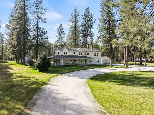 country-style home featuring driveway, a porch, and a front yard