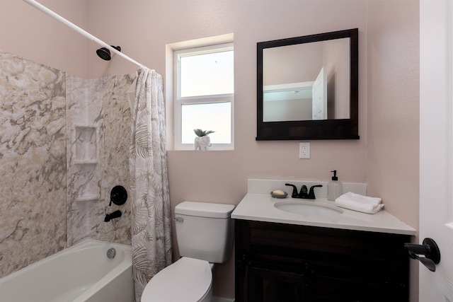 bathroom with shower / tub combo with curtain, vanity, and toilet