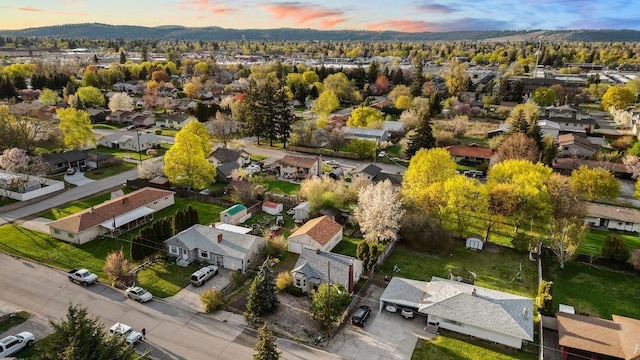 aerial view at dusk featuring a residential view and a mountain view