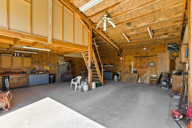 garage featuring a ceiling fan