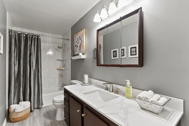 bathroom with shower / tub combo with curtain, wood finished floors, toilet, and vanity