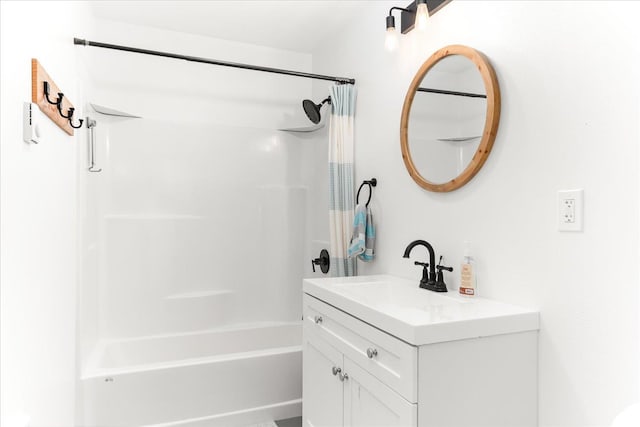 40359 Barbara Ln, Davenport, WA 99122 - bathroom with shower / tub combo with curtain and vanity