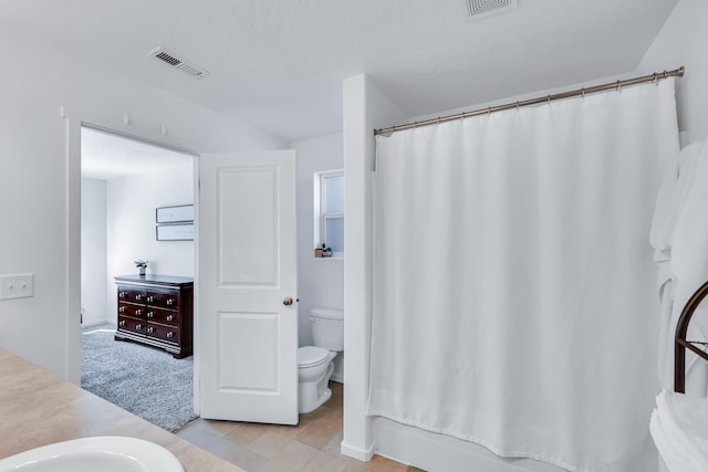 full bath with toilet, a shower with curtain, tile patterned flooring, and visible vents