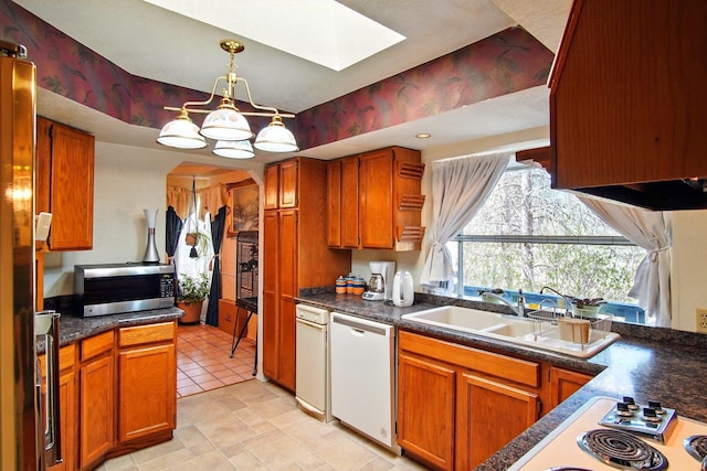 21203 W Beechwood Rd, Medical Lake, WA 99022 - kitchen featuring white appliances, a skylight, a chandelier, a sink, and dark countertops