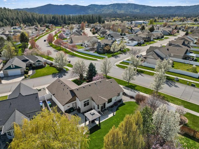 bird's eye view featuring a residential view and a mountain view