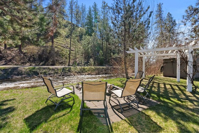 view of yard featuring a patio
