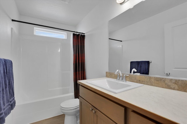 full bathroom featuring shower / tub combo with curtain, toilet, vanity, and wood finished floors