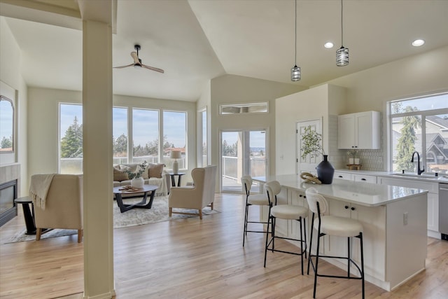 1814 S Viewcrest Ln Unit 1814, Spokane Valley, WA 99212 - kitchen with a sink, plenty of natural light, a kitchen island, ceiling fan, and vaulted ceiling