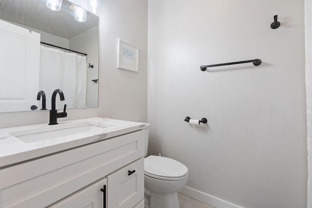 full bath with baseboards, toilet, and vanity