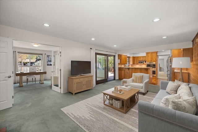 2711 S Pittsburg St, Spokane, WA 99203 - living area featuring recessed lighting and light carpet