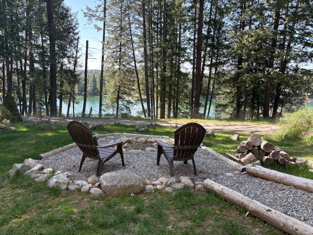 9306 E Lake Rd, Elk, WA 99009 - view of yard with a water view