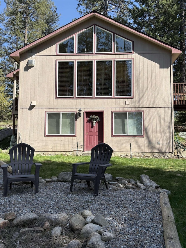 9306 E Lake Rd, Elk, WA 99009 - view of front facade with a front lawn