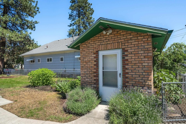 817 W Frederick Ave, Spokane, WA 99205 - view of property exterior featuring fence and brick siding