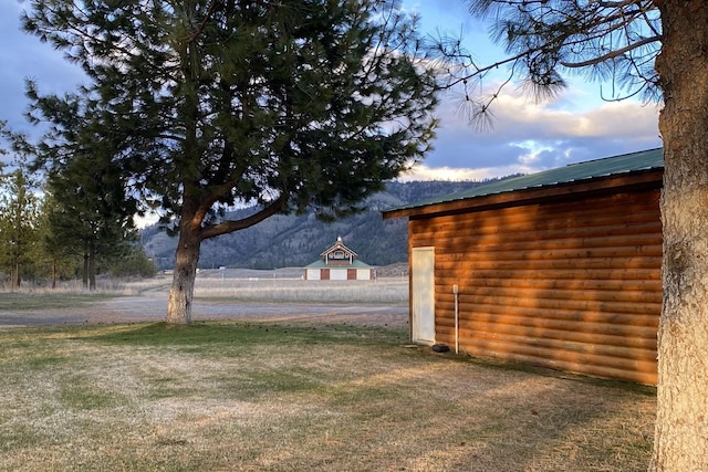 view of yard at dusk