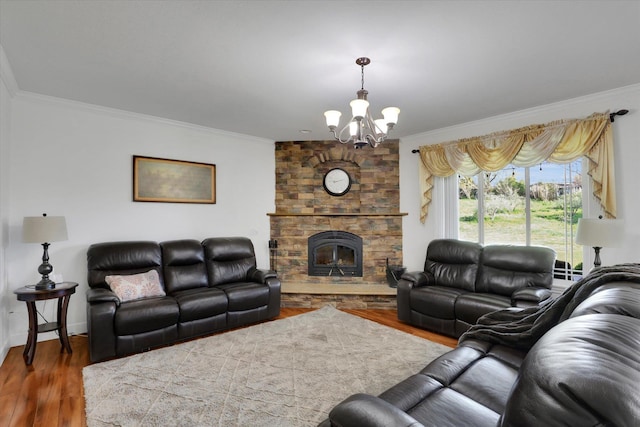 living area featuring an inviting chandelier, a fireplace, baseboards, ornamental molding, and wood finished floors