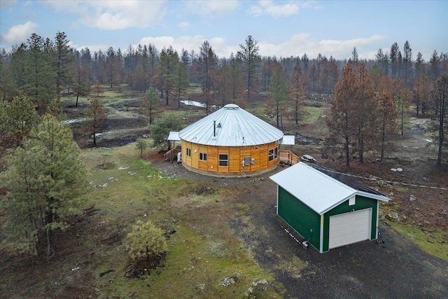 birds eye view of property featuring a wooded view