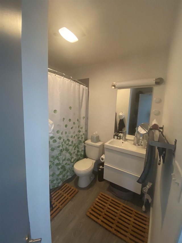 full bathroom featuring vanity, wood finished floors, toilet, and a shower with curtain