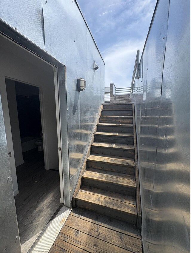 904 E Indiana Ave, Spokane, WA 99207 - view of stairway
