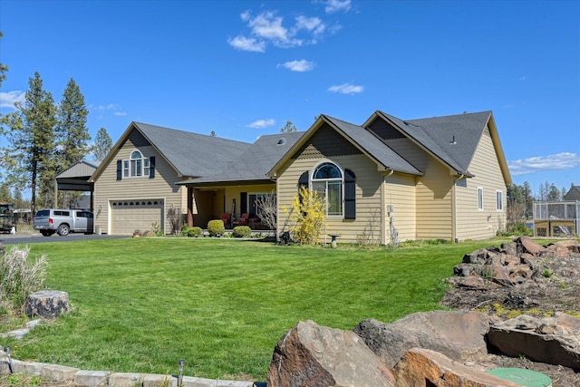 view of front of house featuring an attached garage, driveway, and a front yard