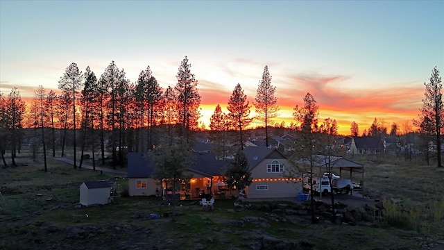view of yard at dusk