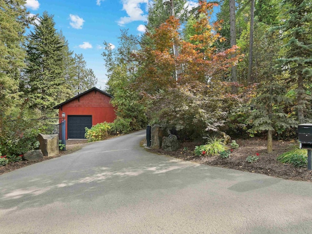 view of front of property featuring aphalt driveway