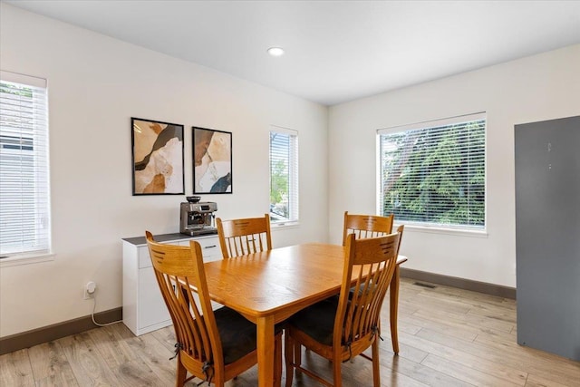 dining area featuring light wood-style floors, baseboards, recessed lighting, and visible vents