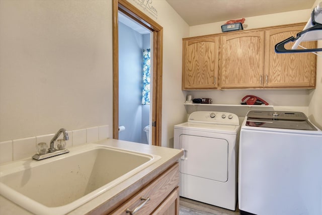 6805 Royal Ln, Spokane, WA 99208 - laundry area with cabinet space and washing machine and clothes dryer