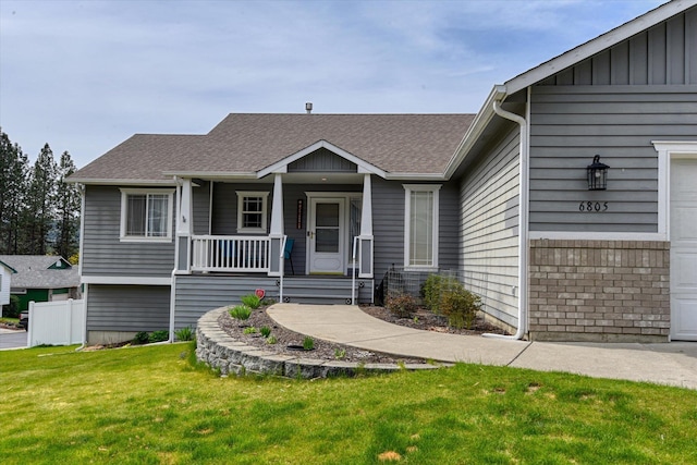 6805 Royal Ln, Spokane, WA 99208 - ranch-style home featuring a front lawn, a porch, and roof with shingles
