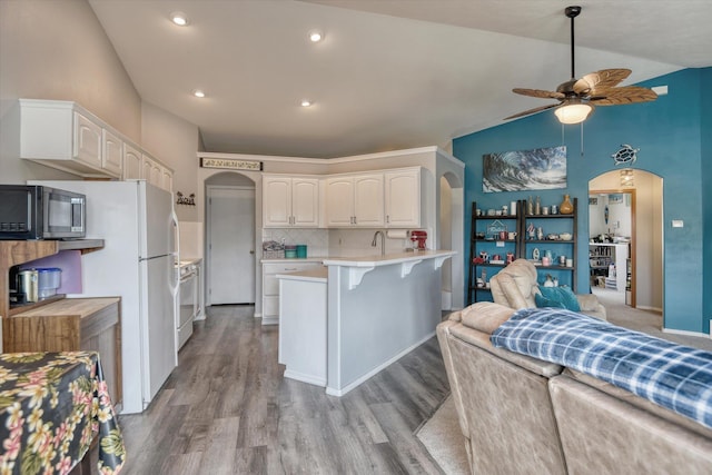 6805 Royal Ln, Spokane, WA 99208 - kitchen featuring arched walkways, a peninsula, open floor plan, a ceiling fan, and light countertops