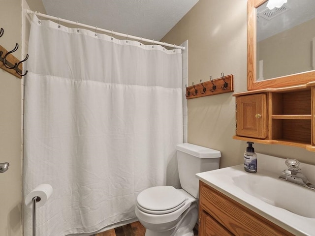 full bath with vanity, toilet, wood finished floors, a shower with curtain, and visible vents