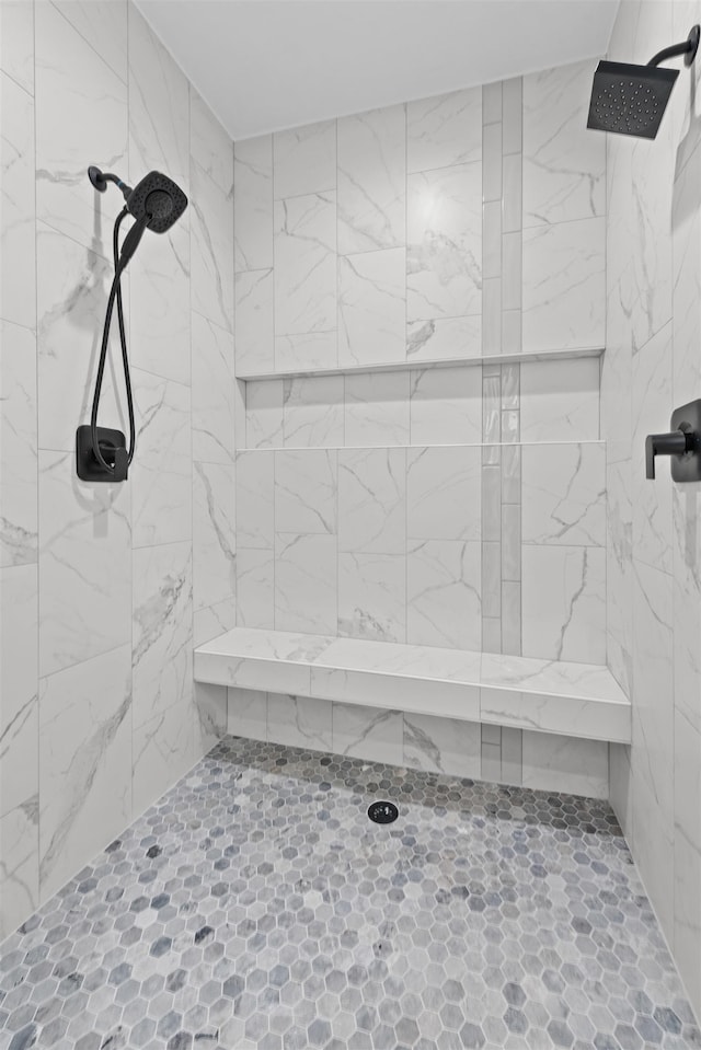 bathroom featuring a tile shower