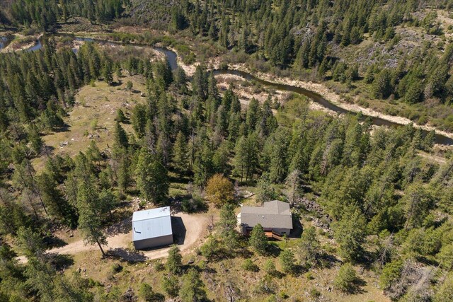 bird's eye view featuring a wooded view