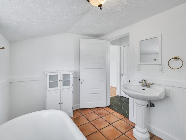 610 Ross St, Davenport, WA 99122 - full bathroom featuring tile patterned flooring, a textured ceiling, a freestanding tub, and lofted ceiling