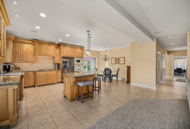 1909 E Pinecrest Rd, Spokane, WA 99203 - kitchen featuring a sink, white appliances, backsplash, a breakfast bar area, and a center island
