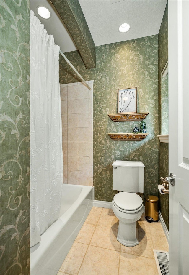 1909 E Pinecrest Rd, Spokane, WA 99203 - full bath with toilet, shower / bath combination with curtain, baseboards, tile patterned floors, and wallpapered walls