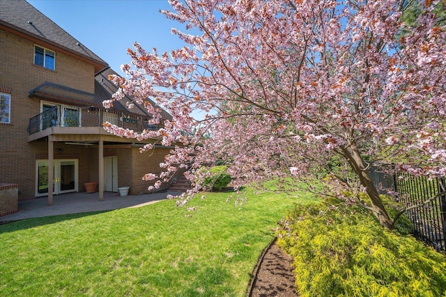 1909 E Pinecrest Rd, Spokane, WA 99203 - view of yard with a patio area