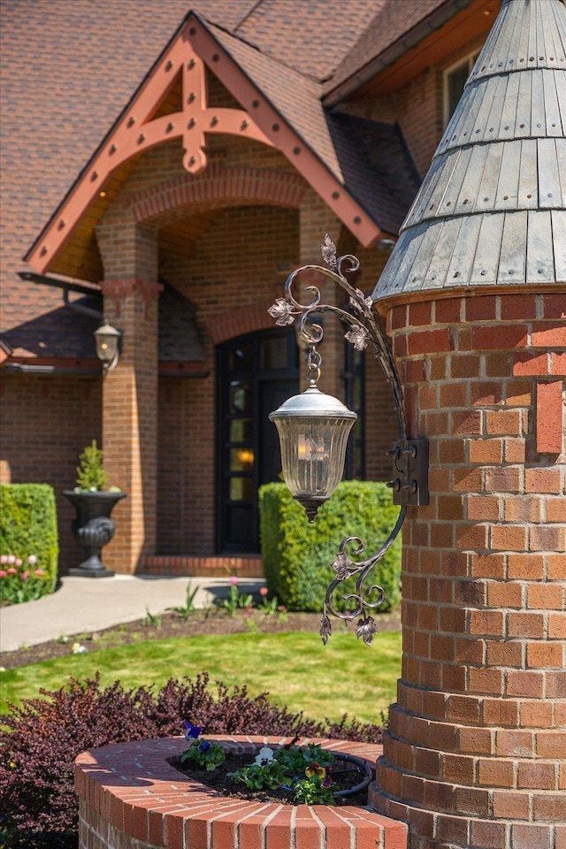 1909 E Pinecrest Rd, Spokane, WA 99203 - property entrance featuring brick siding