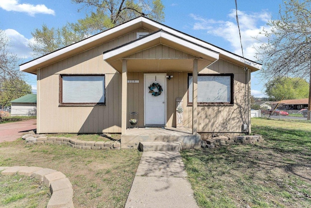 5804 N Regal St, Spokane, WA 99208 - bungalow-style home featuring a front yard