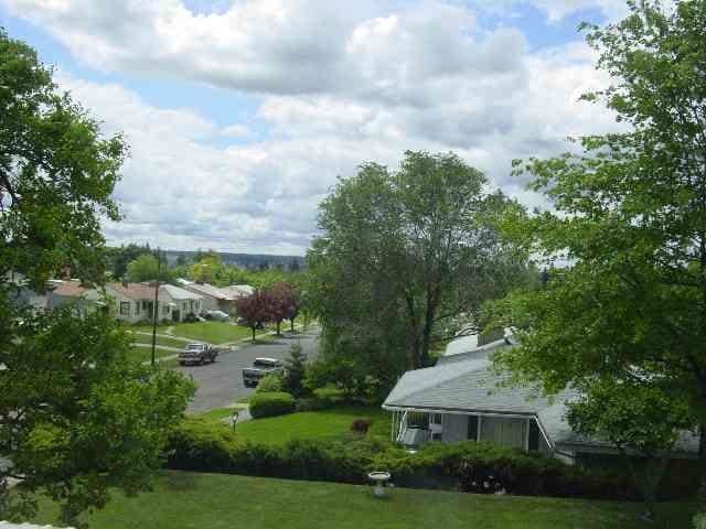 exterior space featuring a lawn