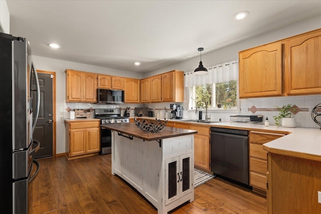 16503 N Mockingbird Ln, Nine Mile Falls, WA 99026 - kitchen with backsplash, stainless steel appliances, dark wood finished floors, and a sink
