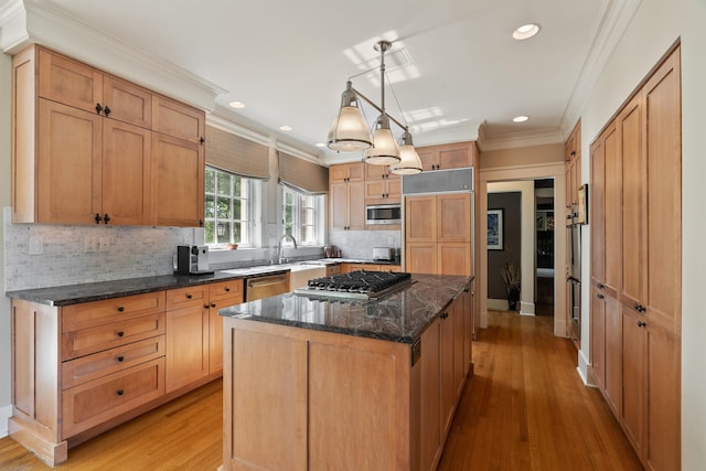 615 E 16th Ave, Spokane, WA 99203 - kitchen featuring crown molding, appliances with stainless steel finishes, a kitchen island, and light wood-style floors