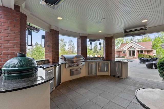 615 E 16th Ave, Spokane, WA 99203 - view of patio with exterior kitchen, a sink, and grilling area