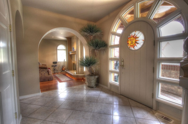 2010 E Pinecrest Rd, Spokane, WA 99203 - entryway with arched walkways, baseboards, visible vents, and light tile patterned floors
