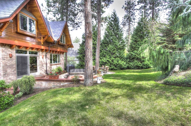 2010 E Pinecrest Rd, Spokane, WA 99203 - view of yard featuring a patio area