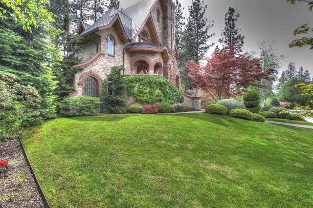 2010 E Pinecrest Rd, Spokane, WA 99203 - view of front facade featuring brick siding, a front lawn, and stone siding