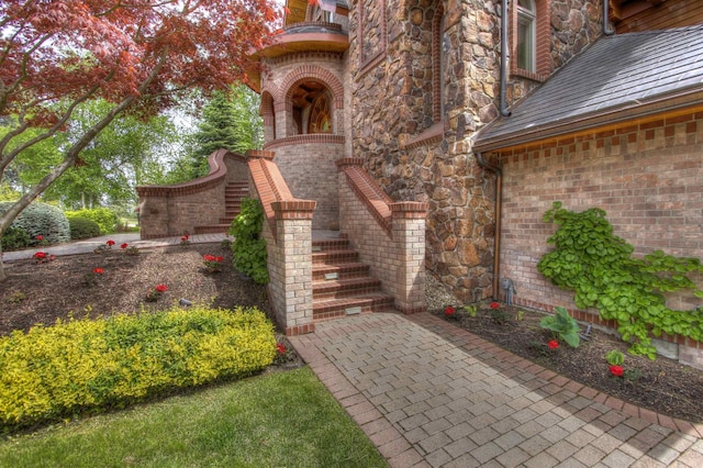 2010 E Pinecrest Rd, Spokane, WA 99203 - view of exterior entry with stone siding