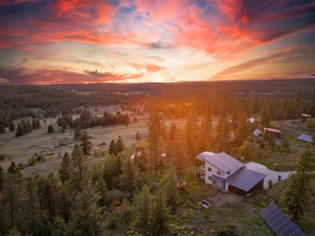 bird's eye view featuring a wooded view
