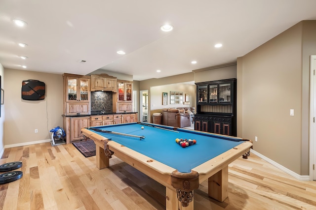 rec room with recessed lighting, baseboards, light wood-type flooring, and billiards