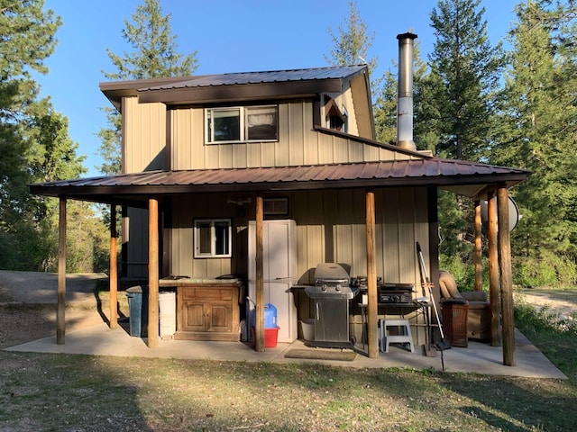 view of outbuilding