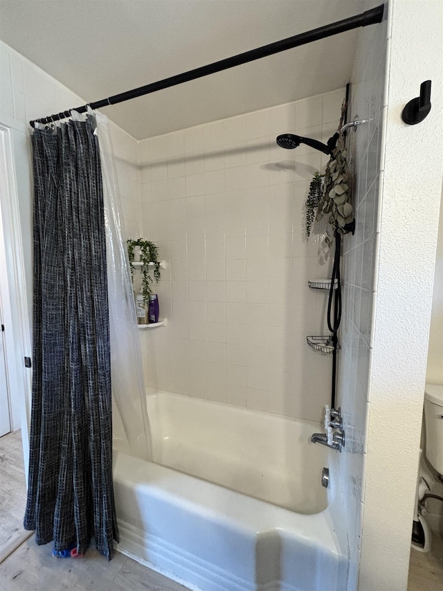 3204 W Queen Pl, Spokane, WA 99205 - bathroom with toilet and shower / tub combo with curtain